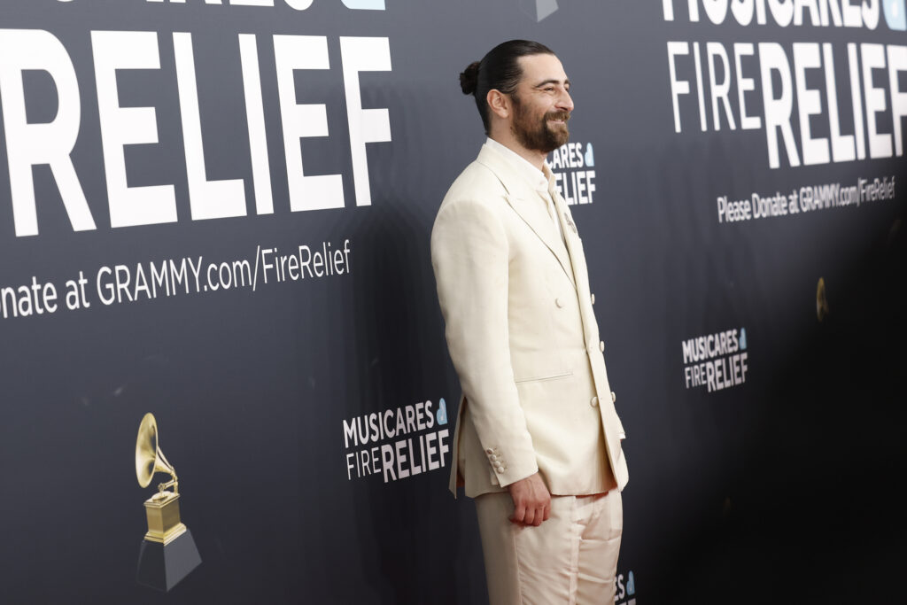 noah kahan at grammys